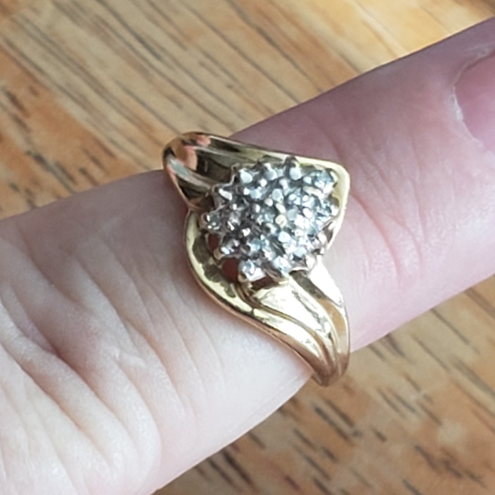 10k yellow gold and diamonds ring.